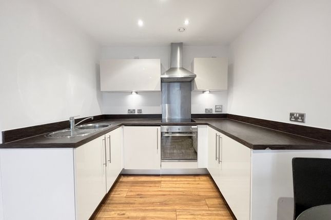 Flat to rent in Montague, Gotts Road, Leeds City Centre