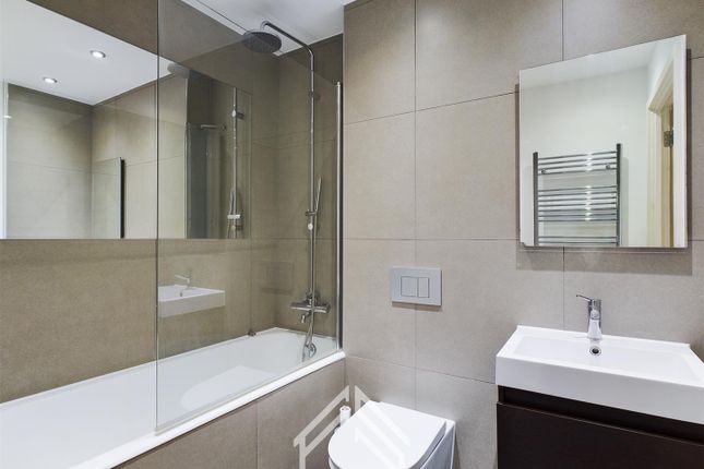47857, Windmill Road, Dolphin House, Sunbury-On-Thames photo 4