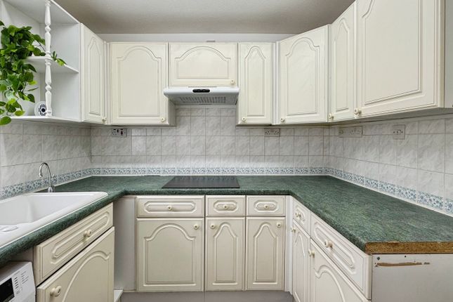 Flat 5, Fountain Court, Westbury photo 2