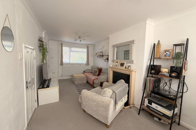 62 Westfield Avenue, Tewkesbury photo 2