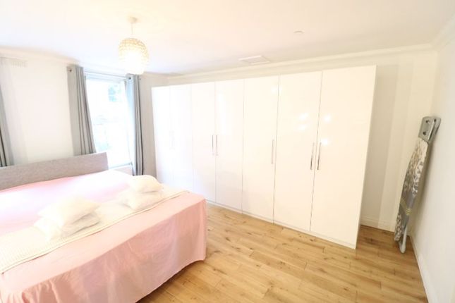 Flat to rent in 1 Century Court, Queens Promenade, Douglas