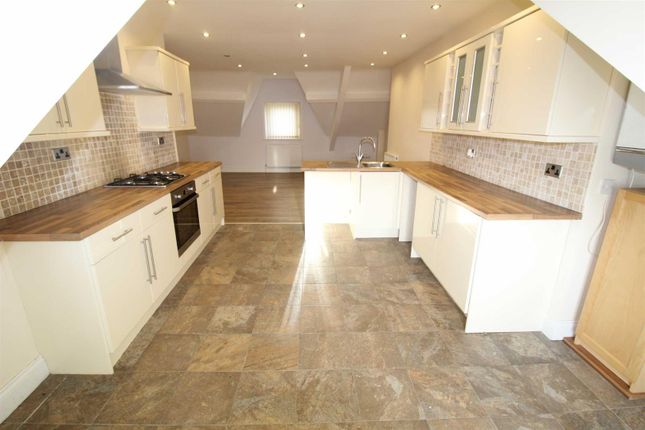 Flat 5, 32, Albany Gardens, Whitley Bay photo 4