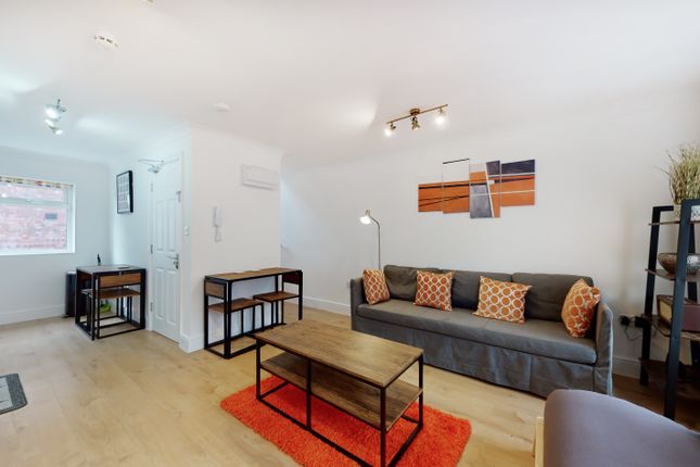 Thumbnail Flat to rent in Commercial Road, London