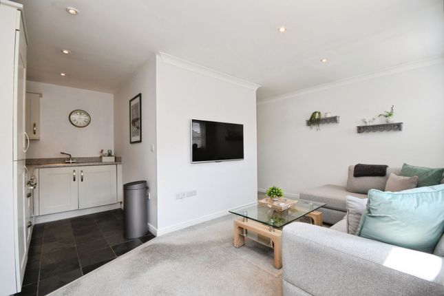 Flat 16, Rocheforte House,, Roche Close, Essex photo 3