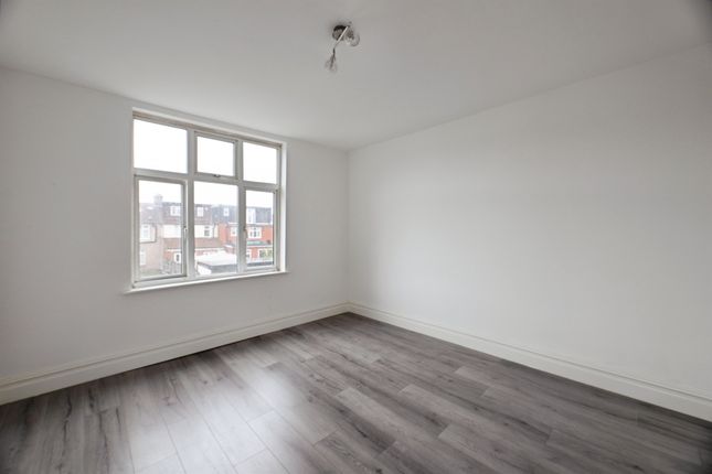 99, Shirley Gardens, Barking photo 4