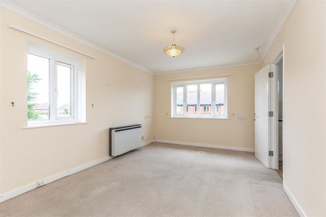 29 The Cloisters, Carnegie Road, Worthing photo 3
