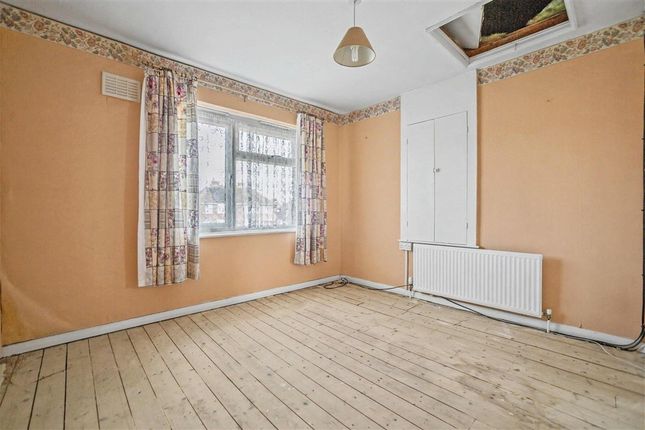 10, Hillside Avenue, QUEENBOROUGH photo 4