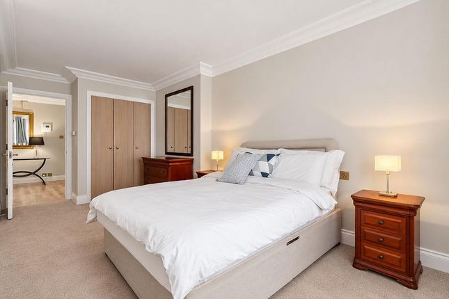 Flat 85B, Rossmore Court, Park Road, London photo 3