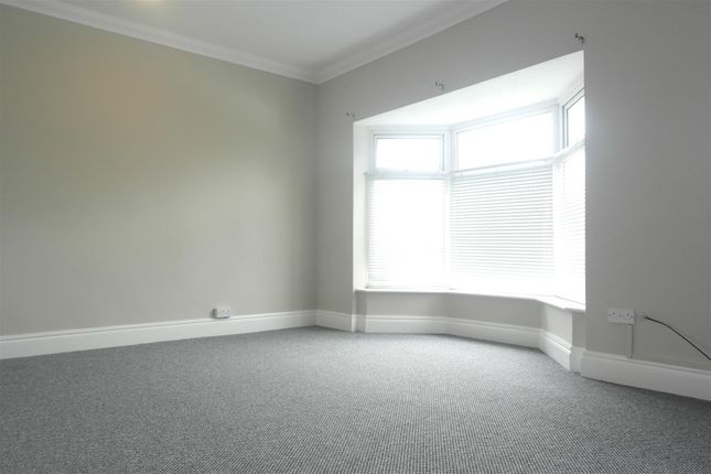 Thumbnail Flat for sale in Anlaby Road, Hull