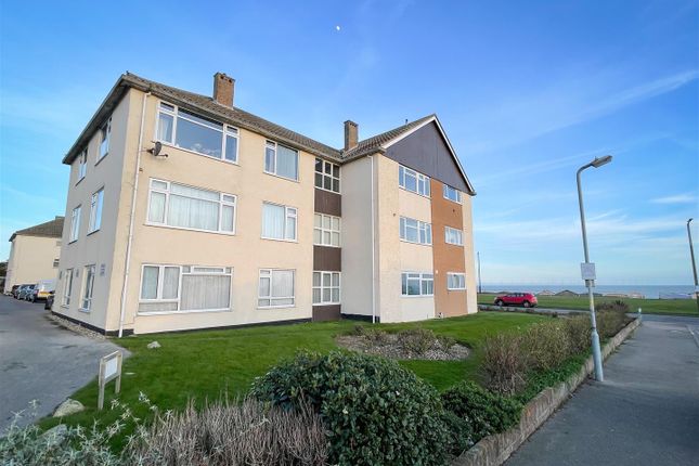 Flat for sale in Marine Court, Marine Parade West, Clacton-On-Sea
