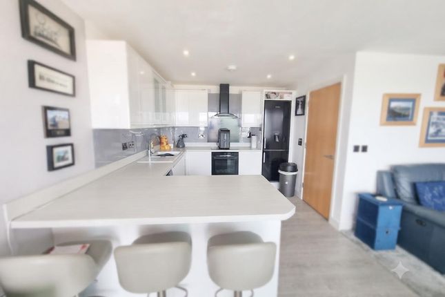 Flat 18, Jacana Court, Rope Quays, Gosport photo 3