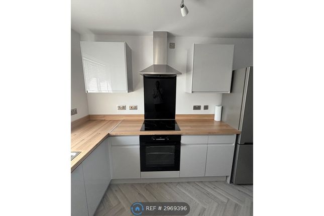 Flat, High Street Saltney, Chester photo 2