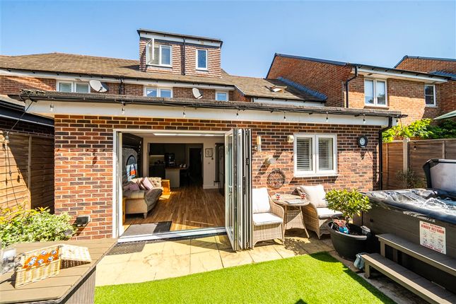 Field Place, Havant photo 2