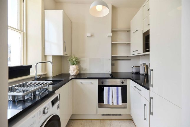(SHORT LET) Flat 6, 18, Queensberry Place, London photo 5