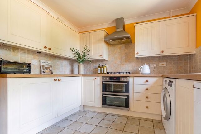 2 Rossington Close, Eastbourne photo 2