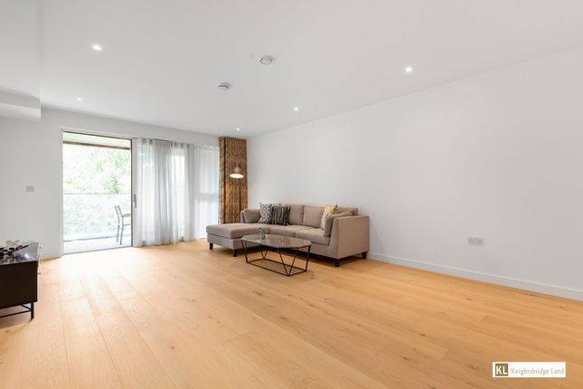 8 Emerson Court, London photo 3