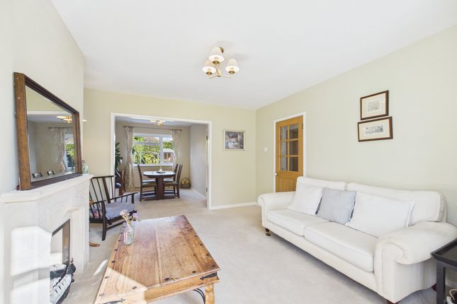 12 Chiltern Close, Princes Risborough photo 2