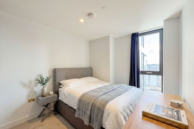 Flat 14, 5 Tidemill Square, London photo 4