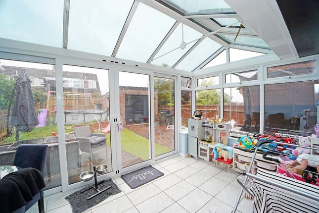 11, Folly Crescent, Highworth photo 4