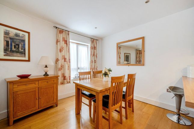 Flat A3,, Trinity Gate, Guildford photo 3