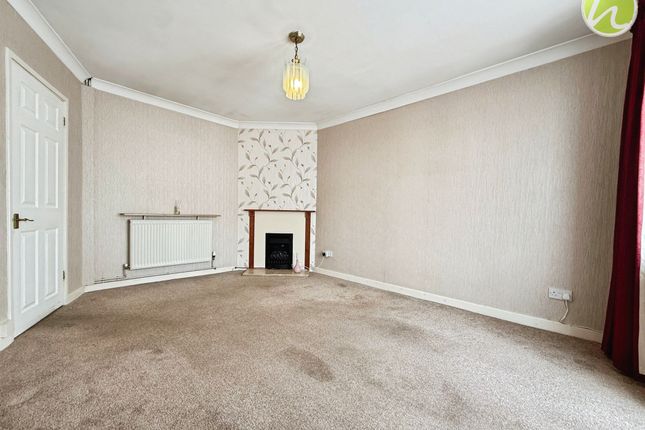 3 The Glen, Stanford-Le-Hope photo 3