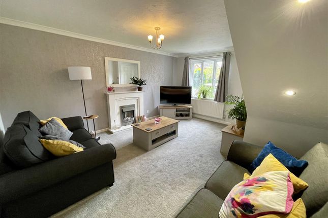 17, Faversham Park, Darlington photo 2