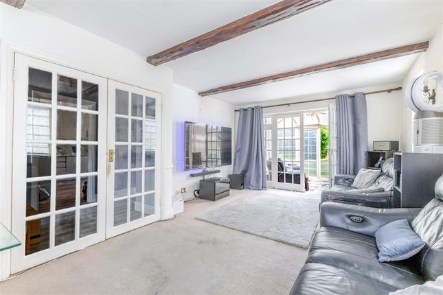 40, Chiltern Close, Ickenham photo 4