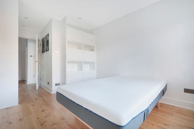 Flat to rent in Brook Drive, Elephant And Castle