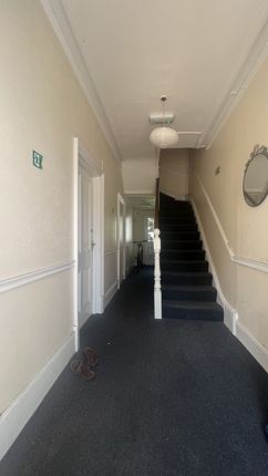 Flat C 76, Chaplin Road, London photo 2