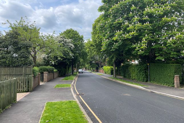 8, Ringley Avenue, Surrey photo 4
