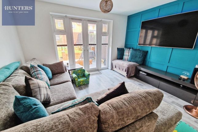 65, Wood Green, Bridgend photo 2