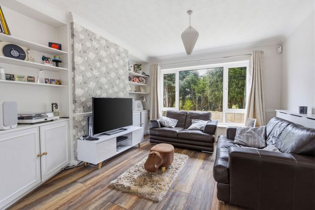 45 Hackenden Close, East Grinstead photo 3