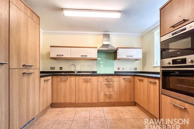 Flat 40, The Firs, Firs Close, Esher photo 3