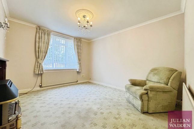 13, Astbury Crescent, Stockport photo 4