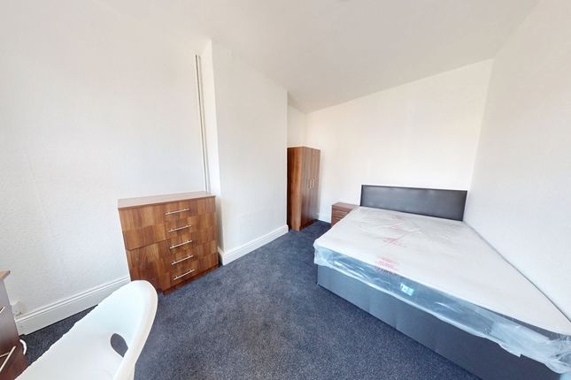 Manor Drive, Leeds photo 4