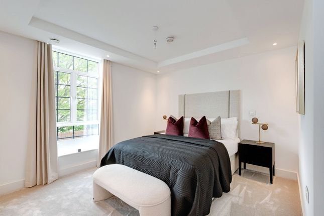 Flat for sale in Chandos Way, Hampstead, London