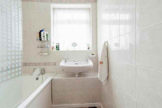 End terrace house for sale in Stoney Rock Grove, Leeds