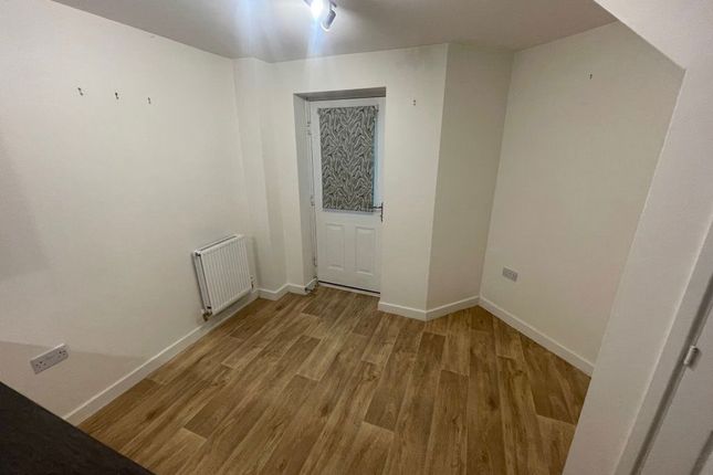 19, Smirthwaite Street, Burnley photo 5