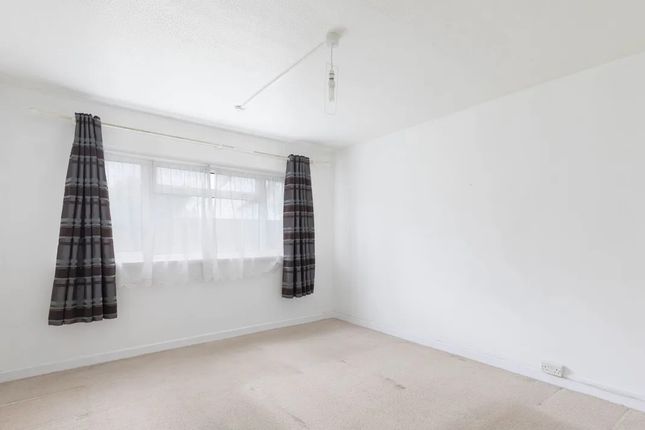 Maisonette to rent in Marlow Court, London Road, Crawley