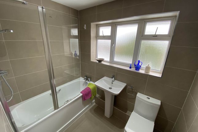 22, Fir Tree Court, Borehamwood photo 5