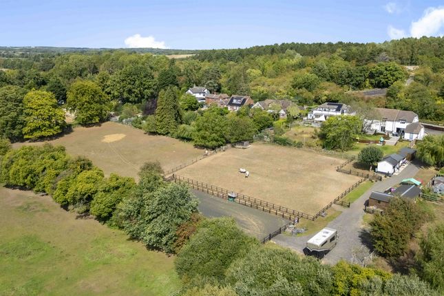 6, Waterford Common, Waterford, Hertfordshire photo 2