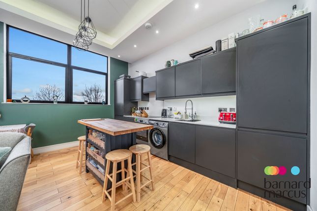 2-bed flat on Flat 6, 706, High Road, London, £550,000