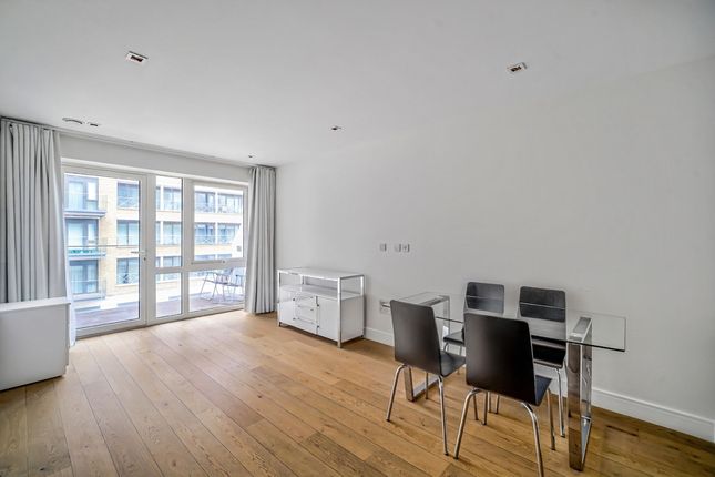 Apt 90, Quayside House, Brentford photo 2