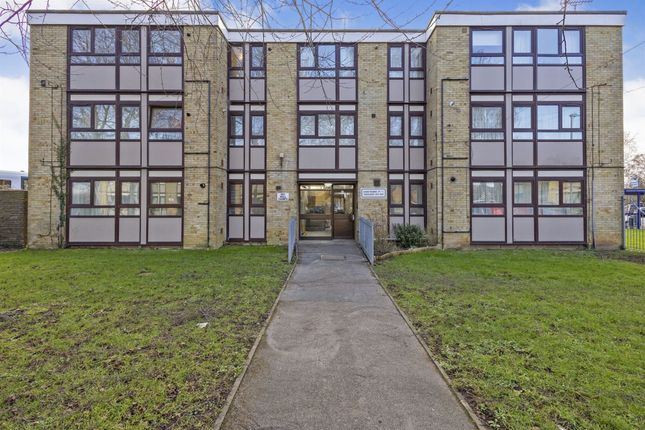Thumbnail Flat for sale in Hawthorn Crescent, Cosham, Portsmouth