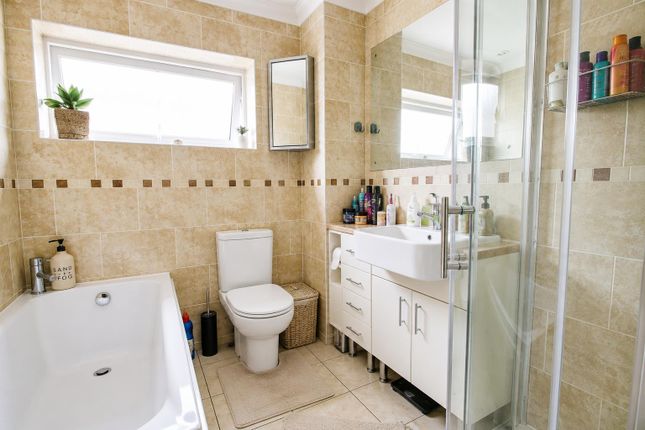31, Meadow Gardens, Norwich photo 4