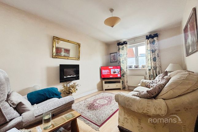 30, Southwold Close, Swindon photo 2