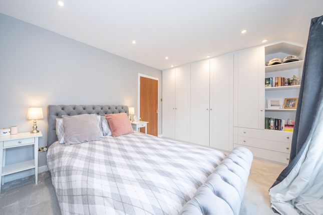 21 Calderburn Road, West Calder photo 4
