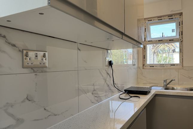 63 Lingfield Crescent,, Lingfield Crescent, Welling photo 3