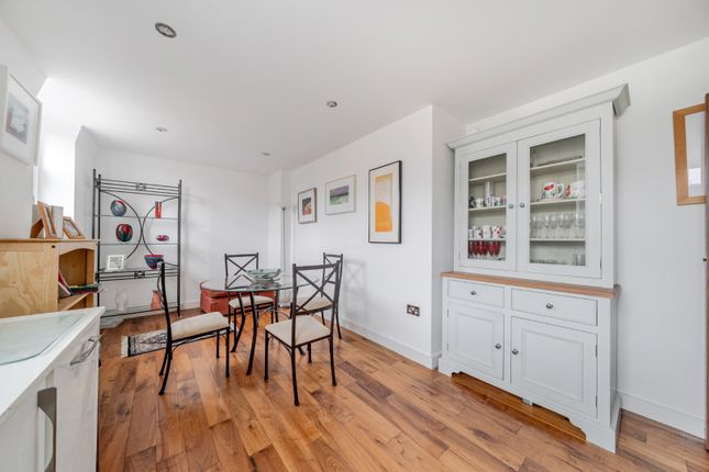 Flat 11, 96, Bell Street, London photo 4