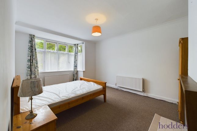 Room 4, 85, Simplemarsh Road, Surrey photo 3